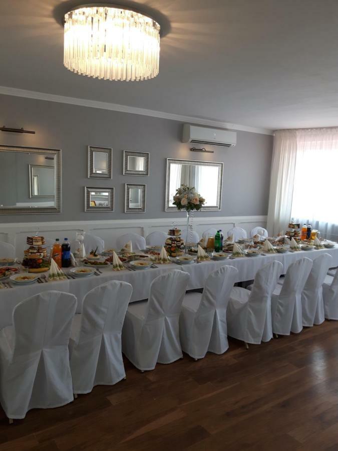 Restauracja Venus Hotel Ostrowiec Swietokrzyski Bagian luar foto